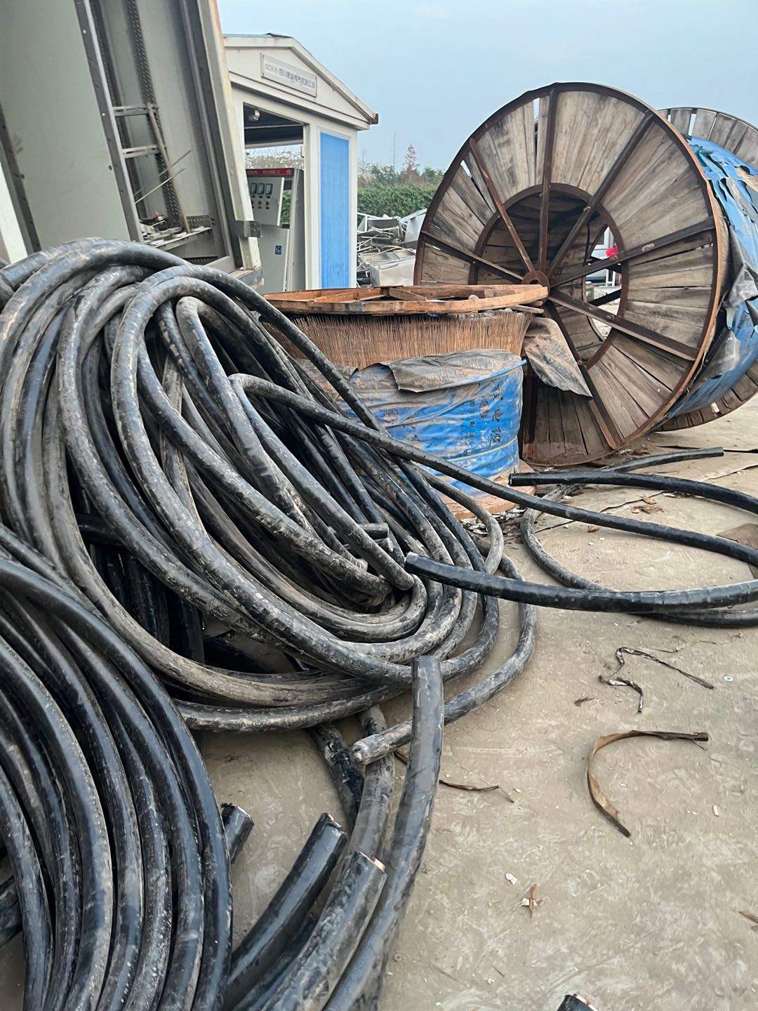 罗先生其他供需专业回收二手设备及各种废弃设备