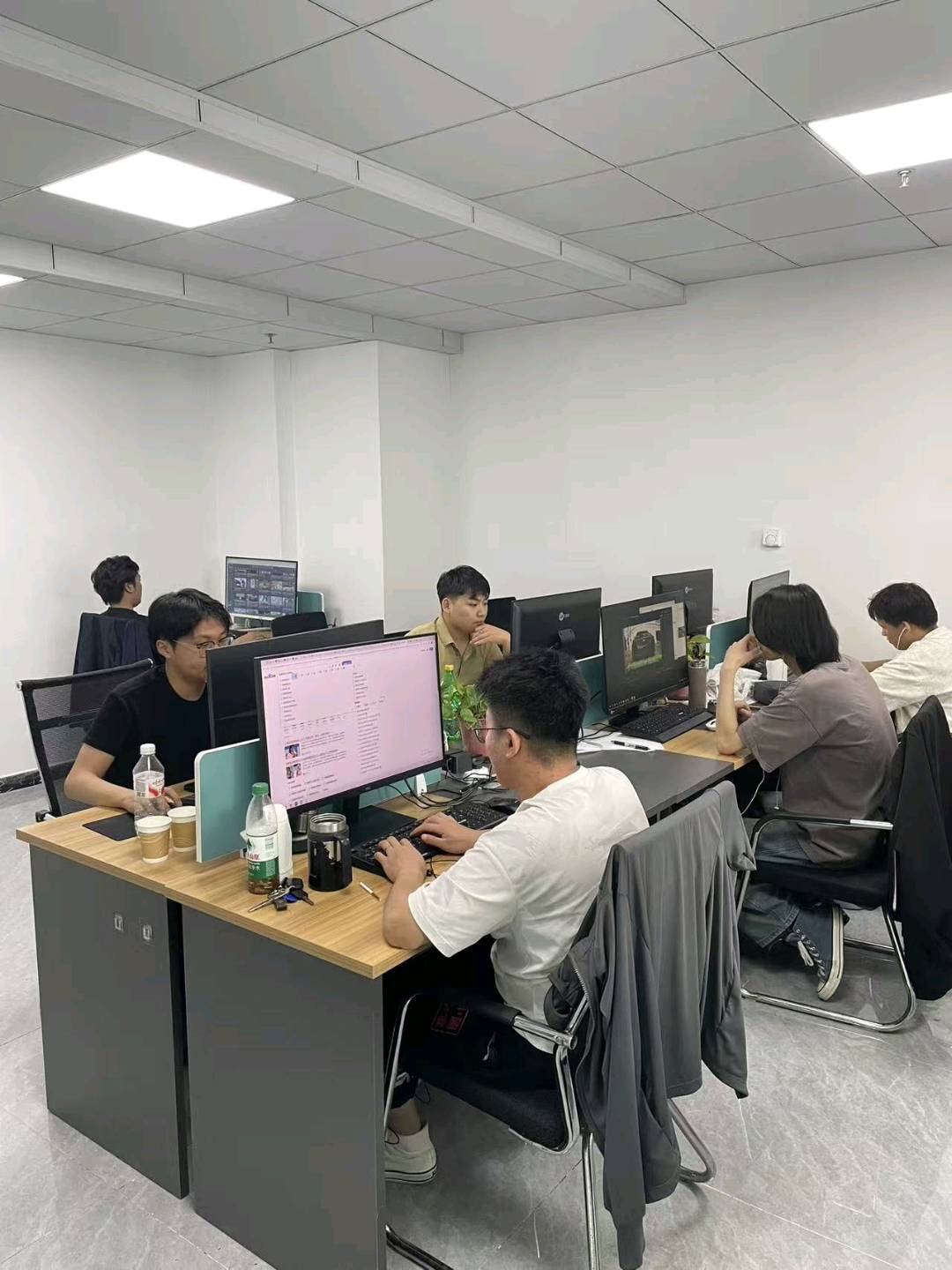 董先生找合伙人