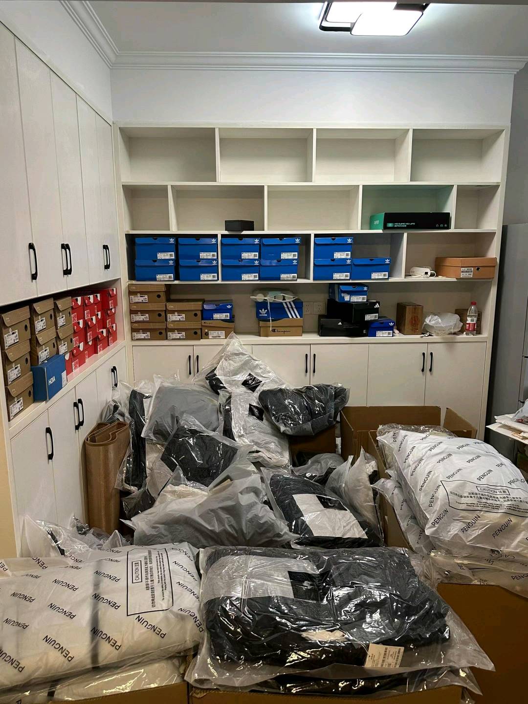 蒋先生品牌货源品牌应季朝服、鞋子供应