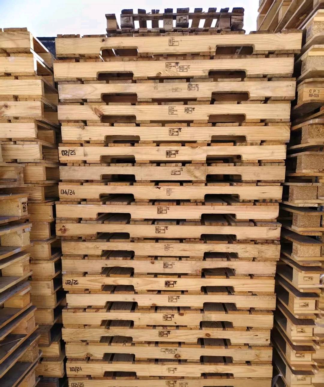 张鹏豪品牌货源二手木托盘