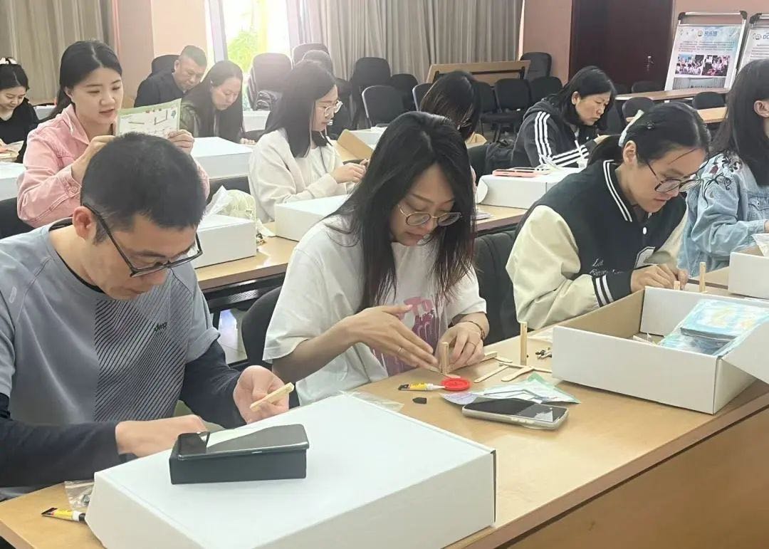 吴女士提供教育培训机构拉新项目，只需要加客户，通过一个算一单，一单8元