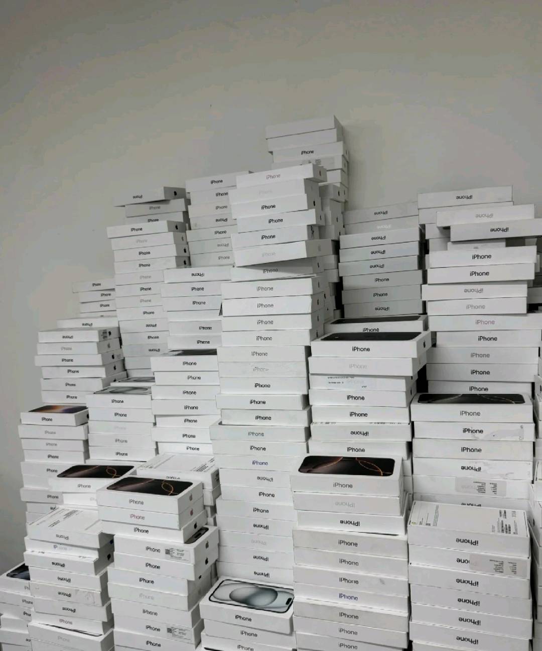 彭建品牌货源专业批发iPhone，支持验机质保，一件代发，价格触底，寻求合作