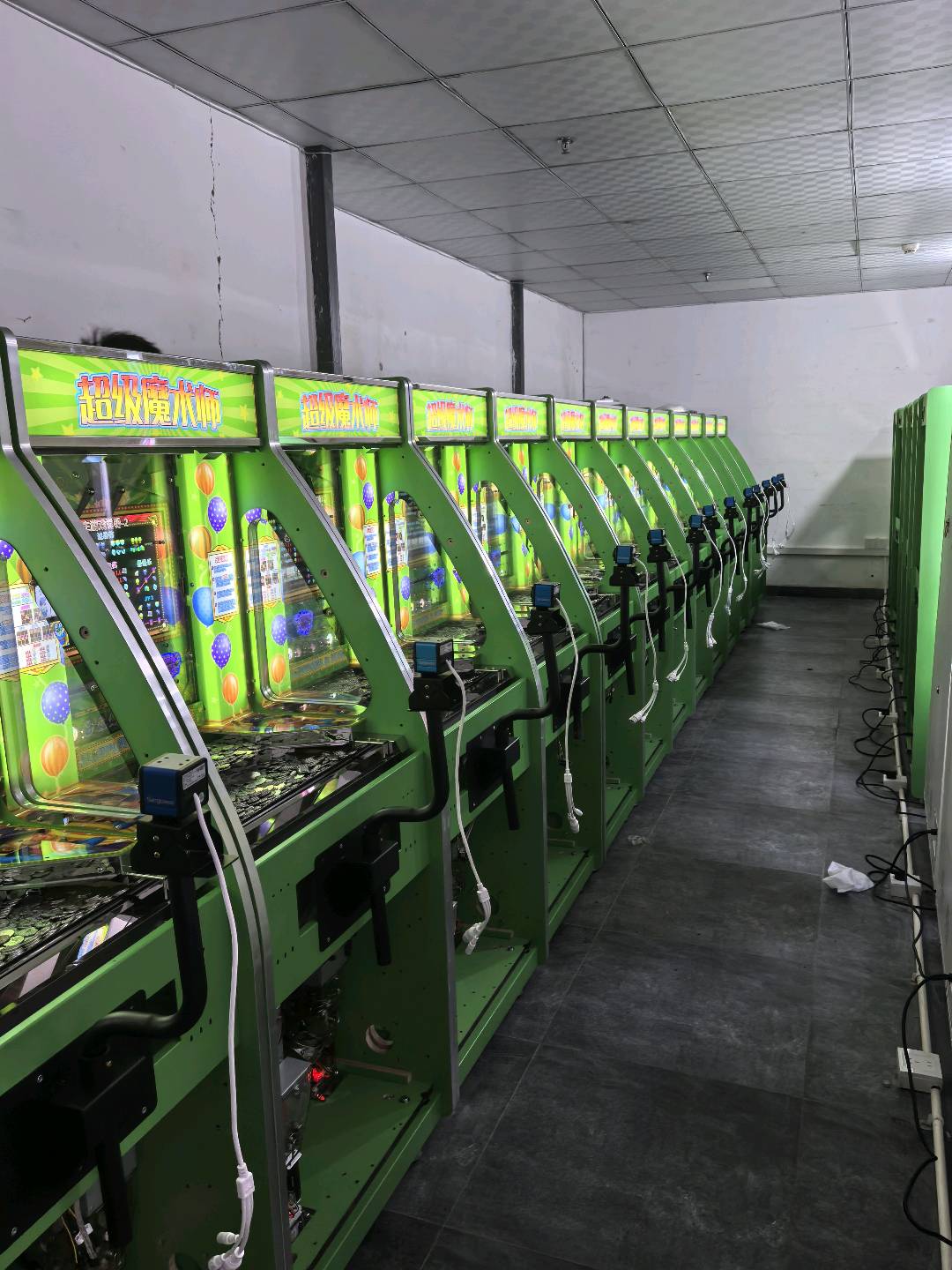 杨泽易线上电玩城0成本创业，18-50岁拼劲伙伴，收益分成30%-70%！