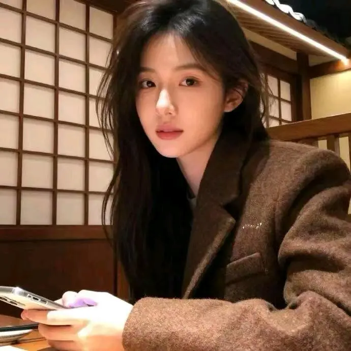 何女士