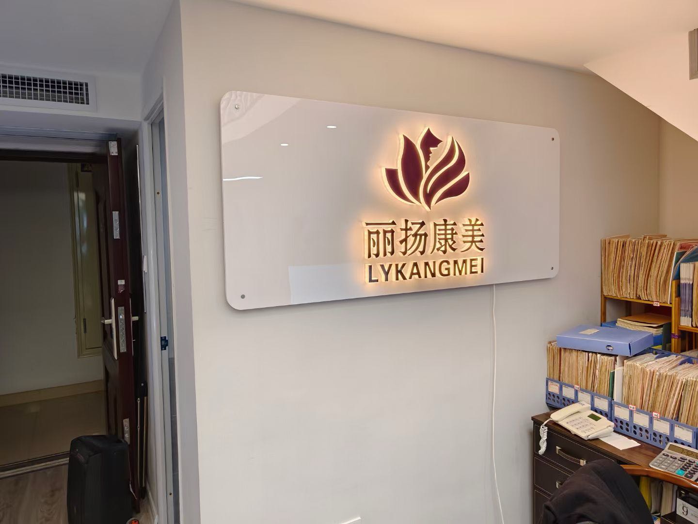 贾女士本地实体图文店寻求长期合作，提供设计印刷一站式服务，量大价优！