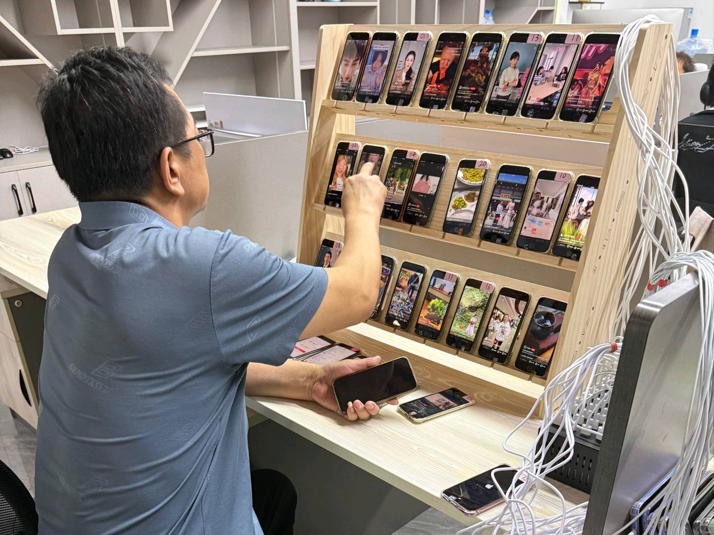 李先生华为游戏赚收益-单机收益160+只需操作半小时-华为官方打款-欢迎考察