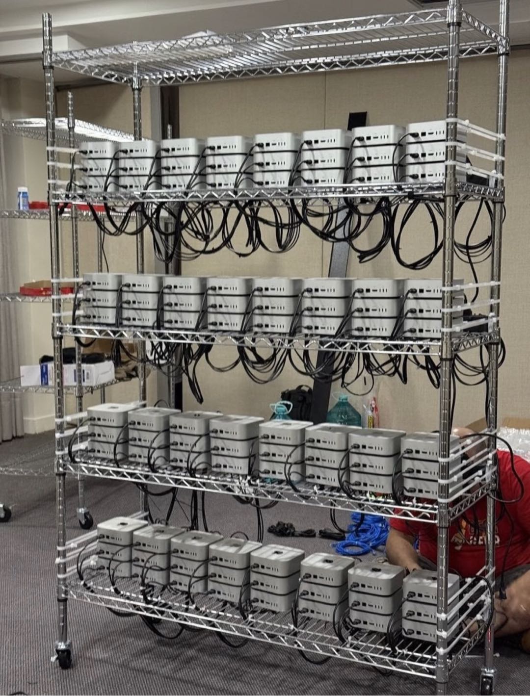 张先生其他供需海外掘金，有电脑就可以做，免费带