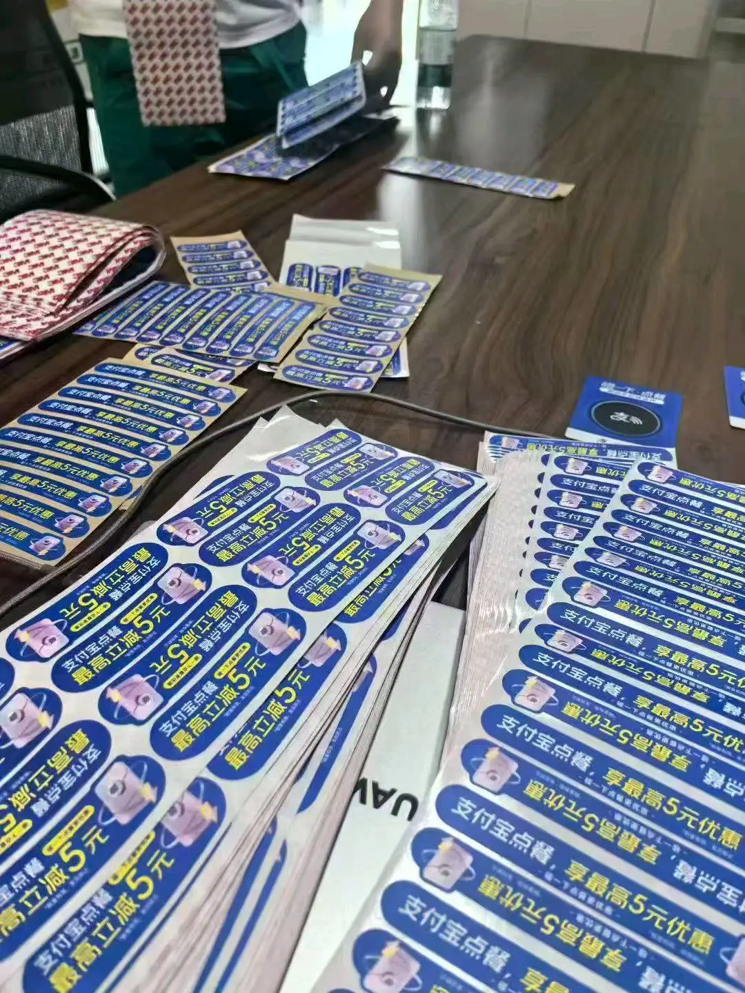 陈先生地推项目支付宝碰一碰点餐氛围物料张贴,一单30,全国可以作业