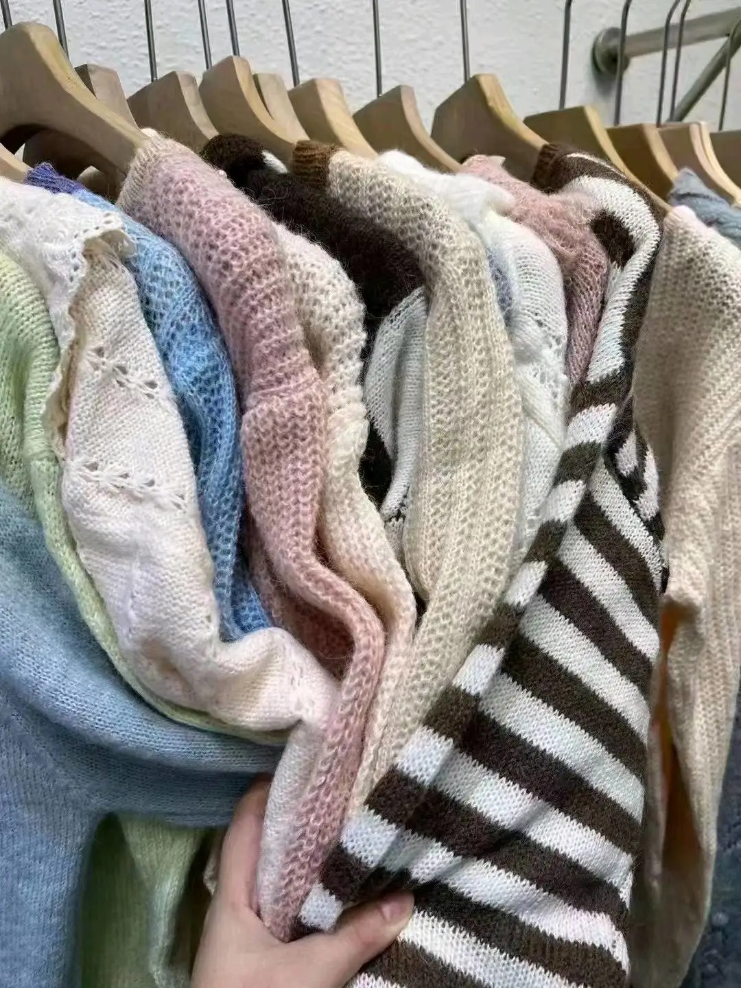屈先生品牌货源服装工厂出厂价格