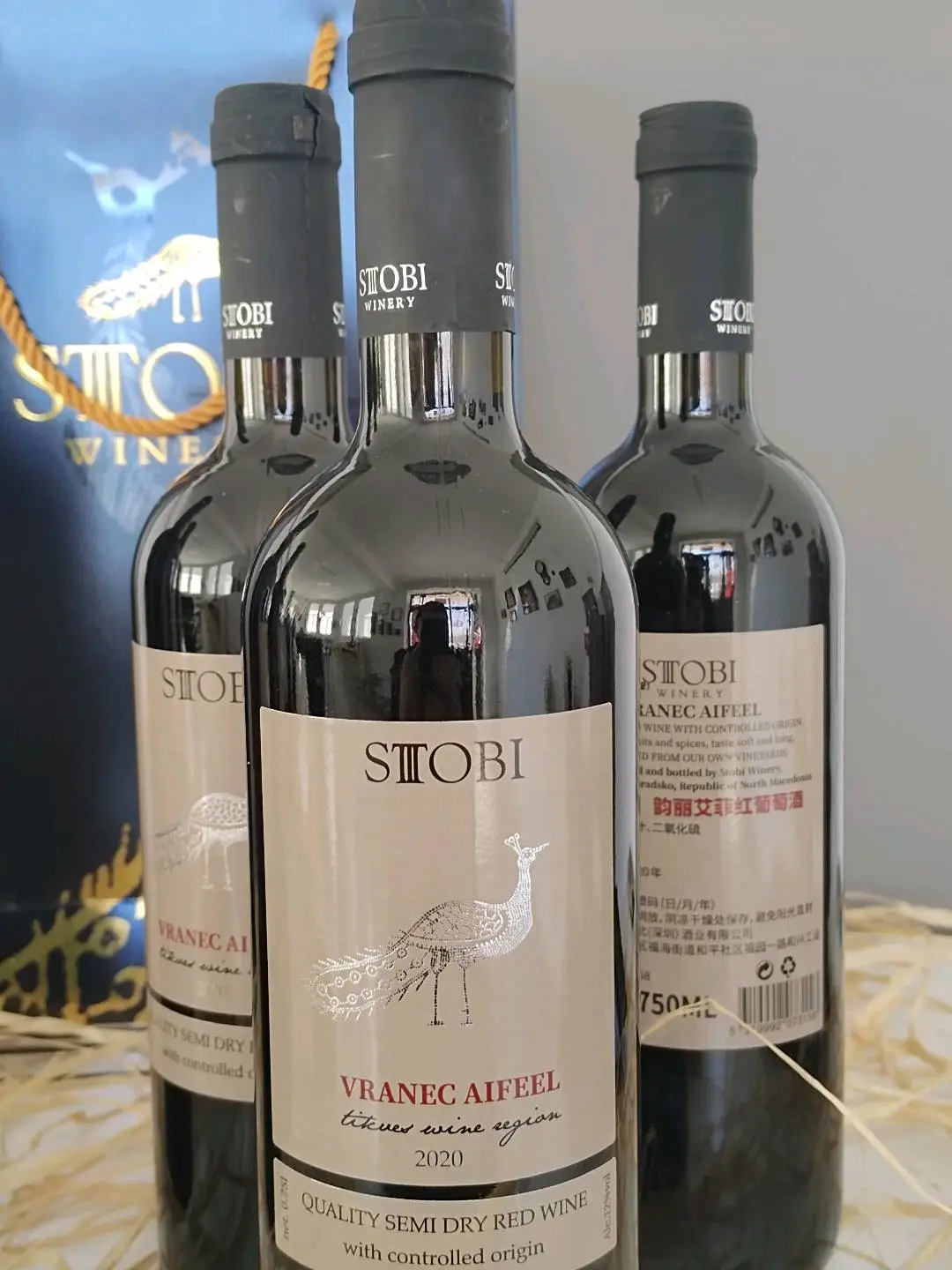 李先生品牌货源斯托比红酒地推销售