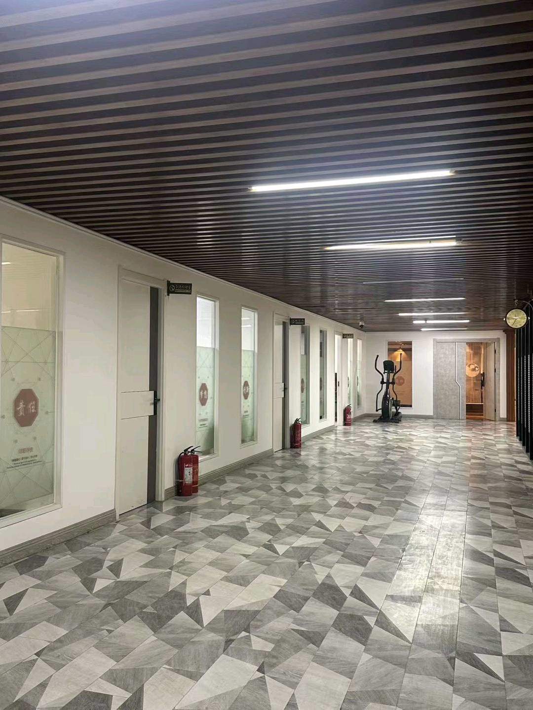 于女士找合伙人