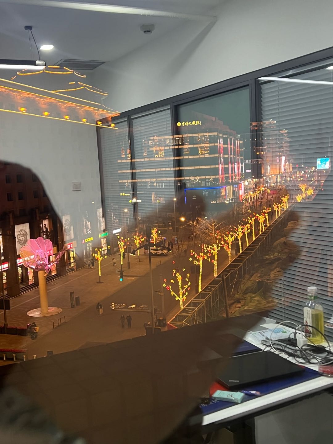 刘奇智场地活动入驻北京东城区王府井精装写字楼，零租金当律师，合作分成好前程