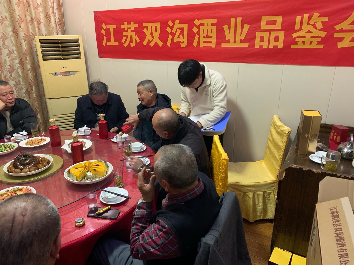 刘先生地推项目苏州地区白酒地推项目，群发模式，利润230一箱，男女不限，会群发就行