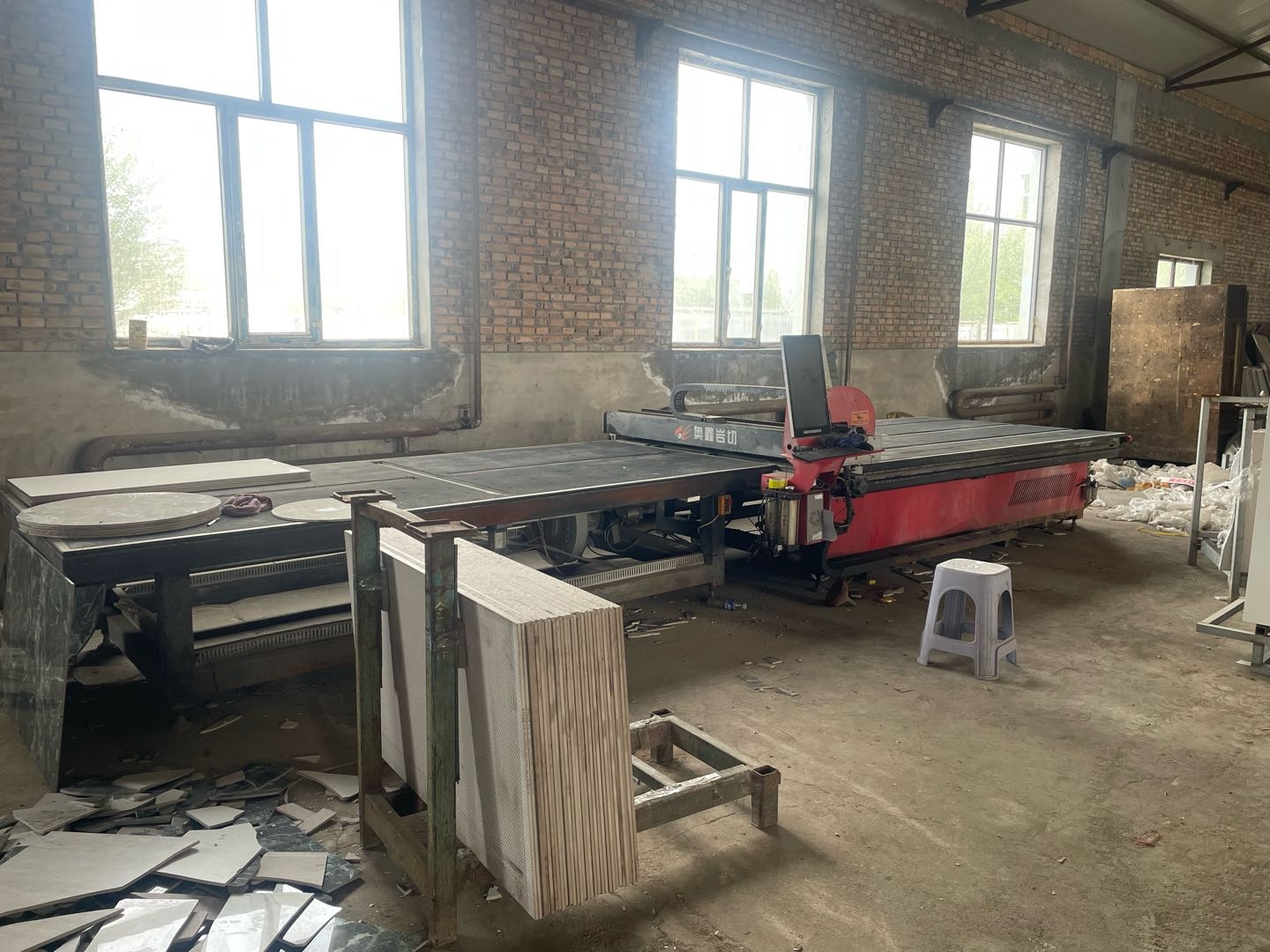 黄海涛找合伙人提供岩板加工全套资源，寻求10-50万流动资金合作，可债务或分成模式