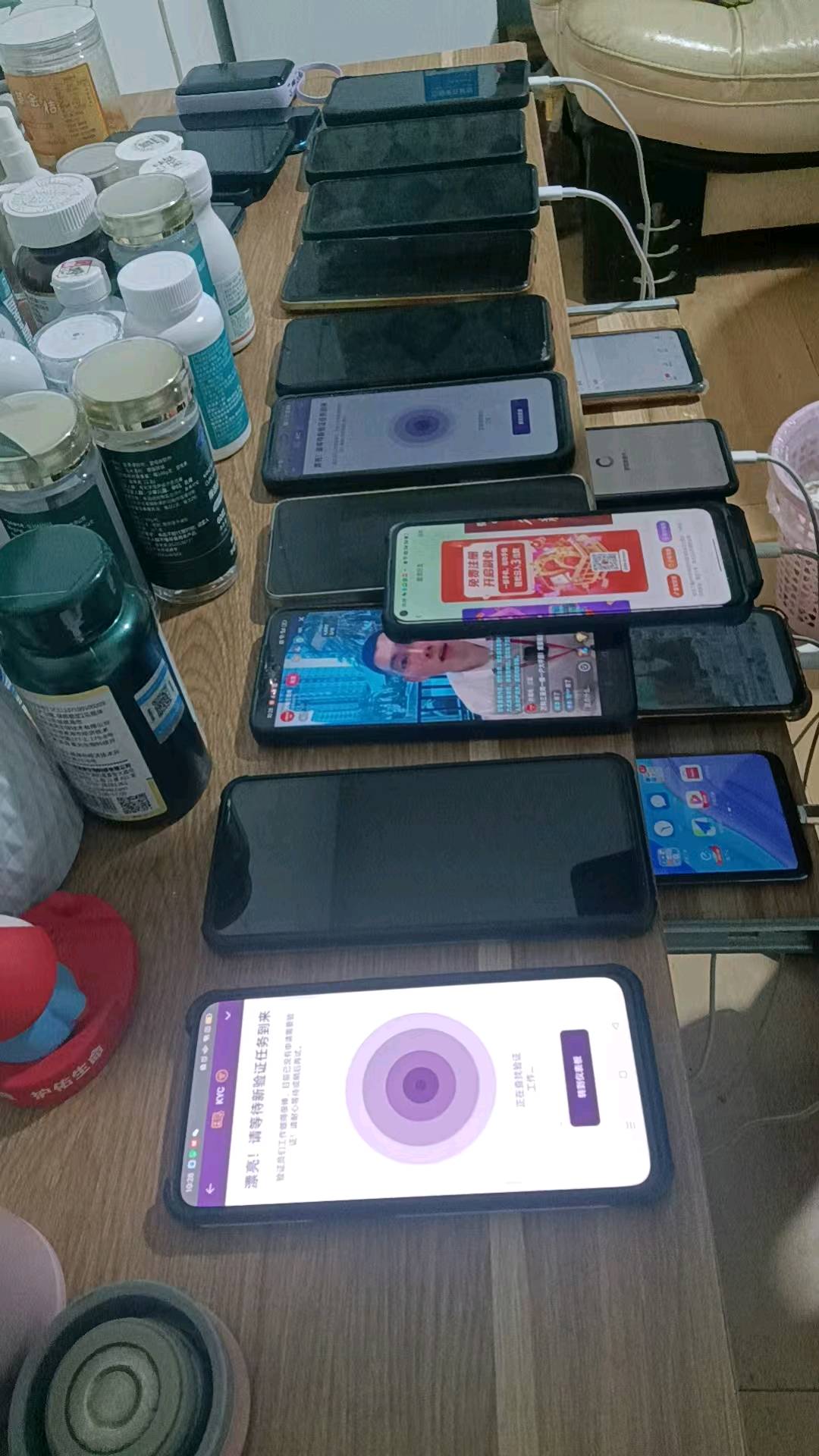 黄先生其他供需看广告项目    一部手机在家随时随地挣米   单机*