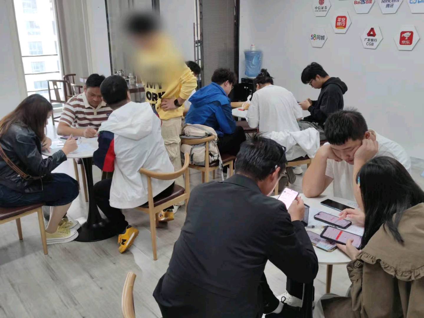 李先生APP拉新工作室只收徒，不加盟，单价30+，佣金日结，包落地全程陪跑