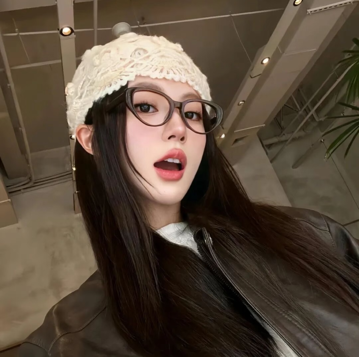 何女士