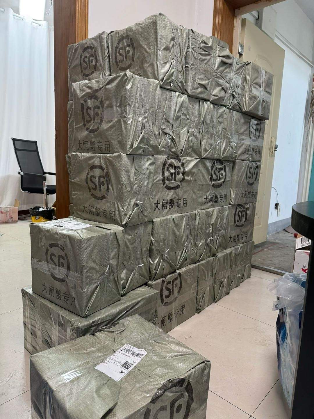 邹先生品牌货源提供正宗阳澄湖大闸蟹，蟹卡礼券，寻求全国分销渠道和卖货渠道