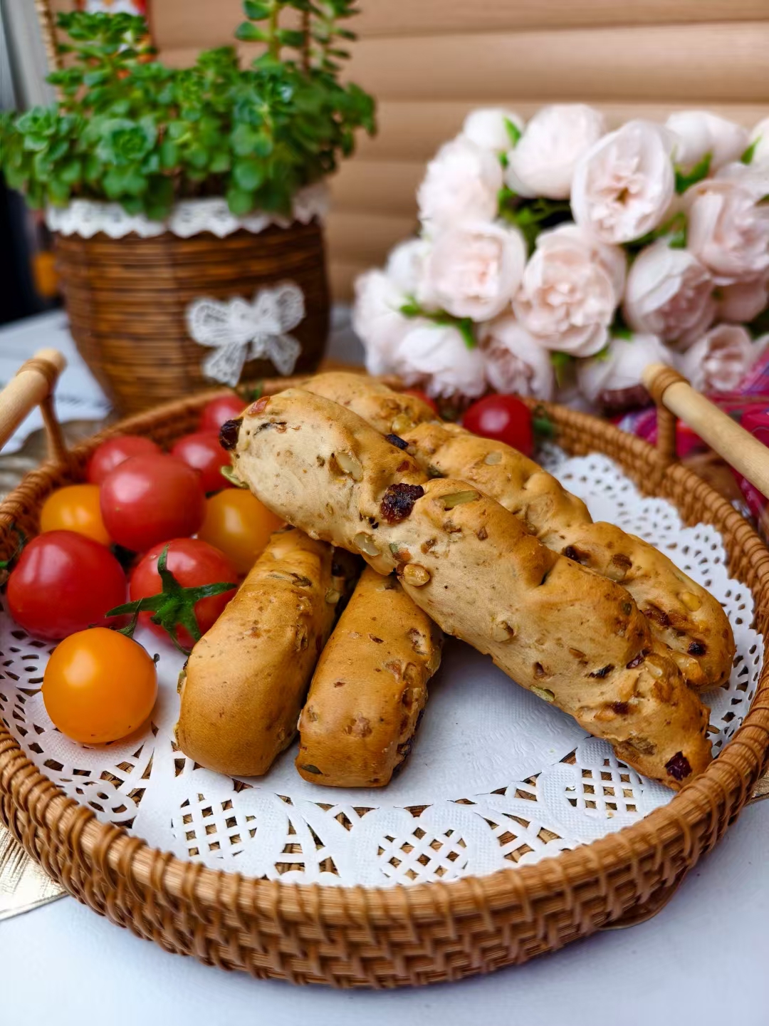 杨尚昆品牌货源主营新疆特色食品类好物，新疆黑蜂蜂蜜系列，驼奶系列，烘焙系列等~