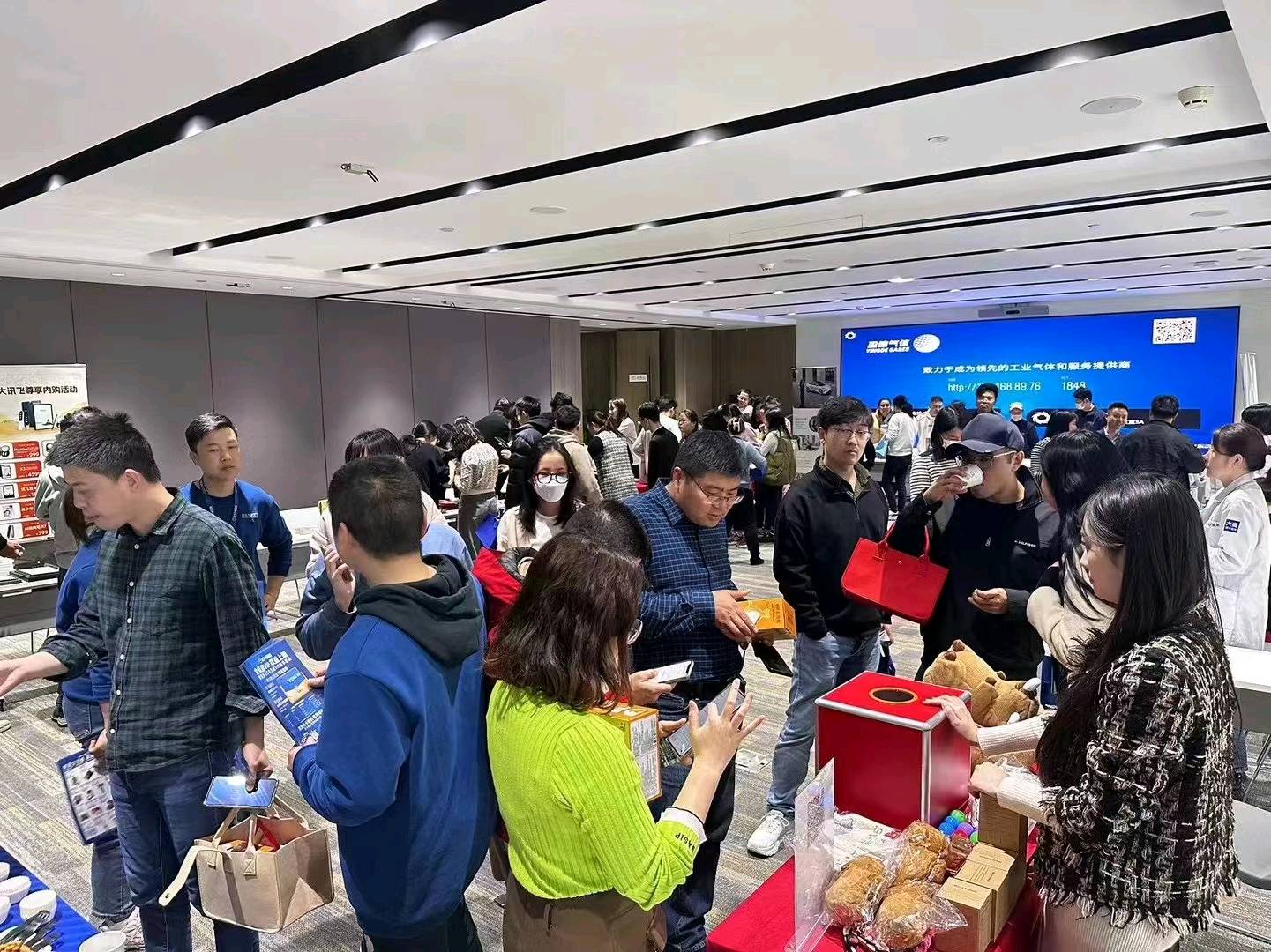 陈先生提供名企企业职场场地，园区写字楼，高端社区，高校等场地资源