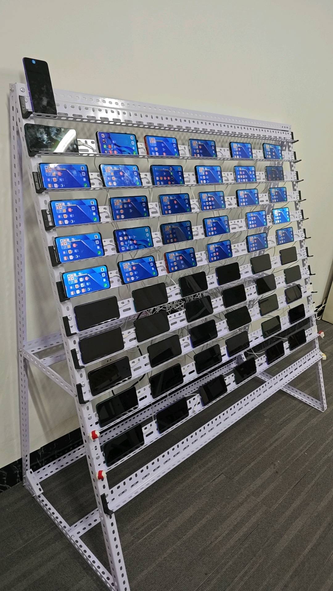 张健自有一百多部手机&二十多台电脑,寻找项目合作方