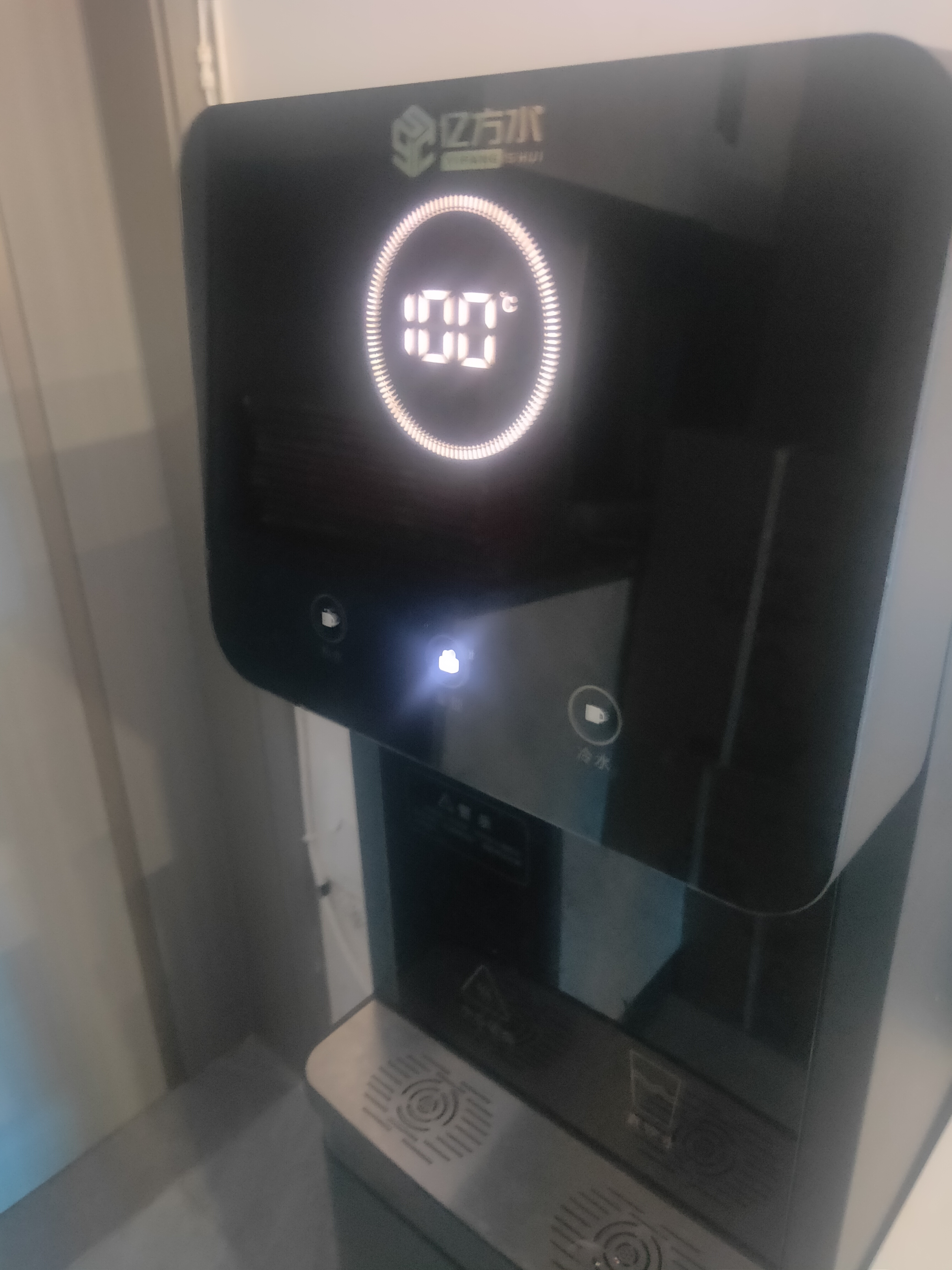 宋楠从此和下楼打水说拜拜 把社区水站搬回家 免费送机  CCTV上榜品牌