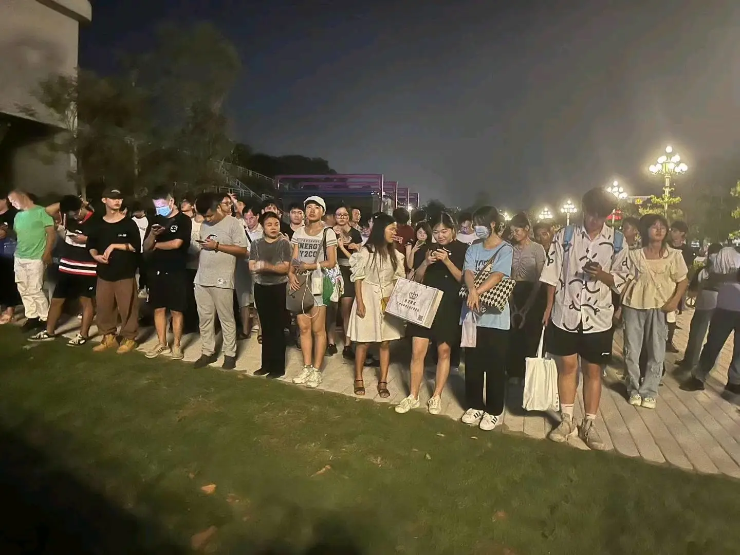 杜军其他供需提供全国各类三方服务人员,男女老少都有,只要项目靠谱
