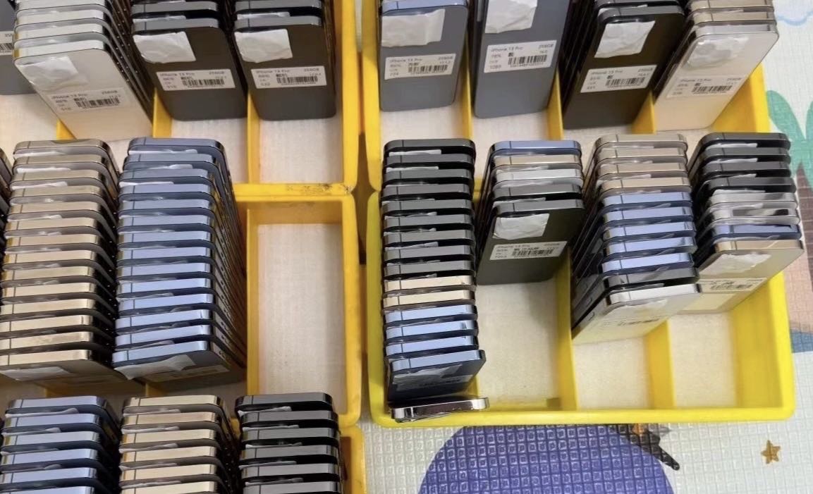 蓝先生品牌货源大量二手手机、平板、笔记本，货源充足，支持一件代发