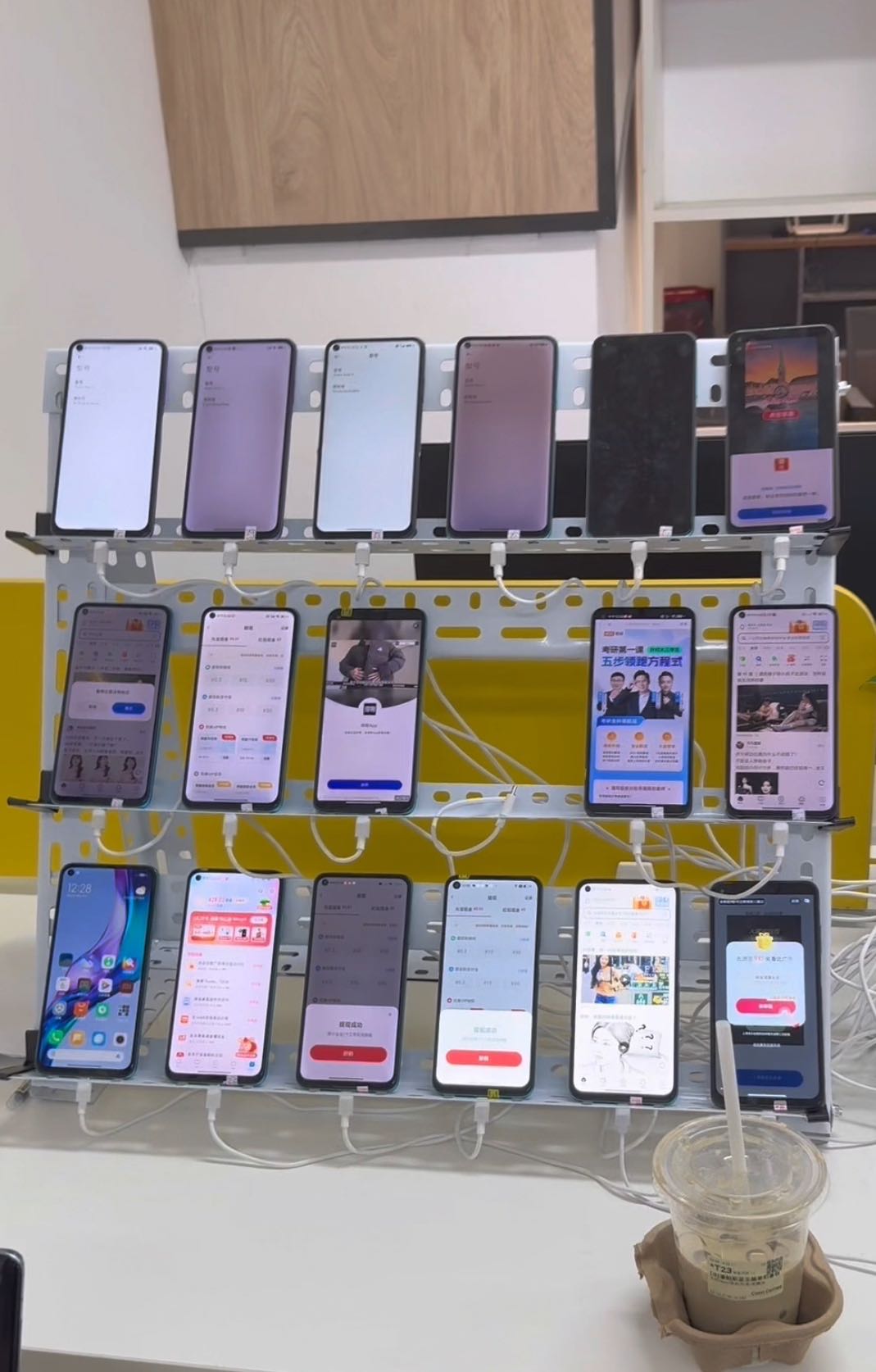 秦先生找合伙人手机看广告变现，单机一天*收益，操作简单可复制，提现秒到账，合同兜