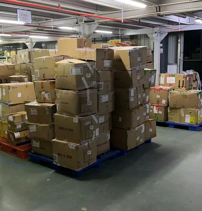 万静销货渠道寻找做耐克阿迪彪马斯凯奇等品牌的商家