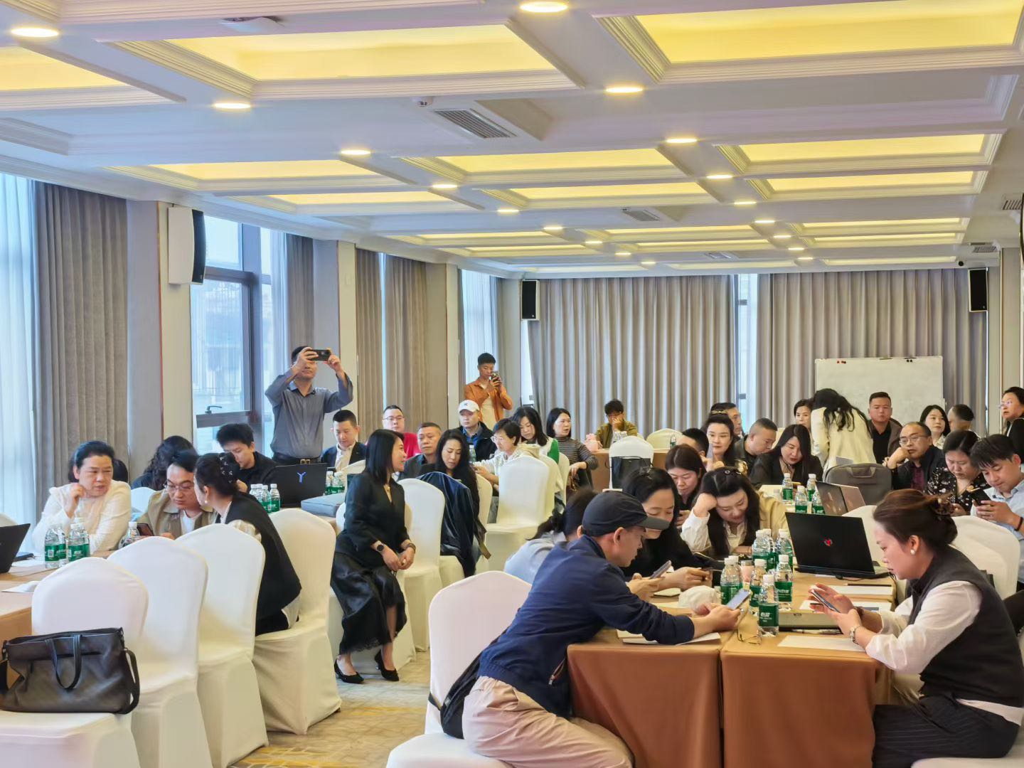 王伟家找合伙人app拉新官方直签渠道，2年大平台寻找各类推手