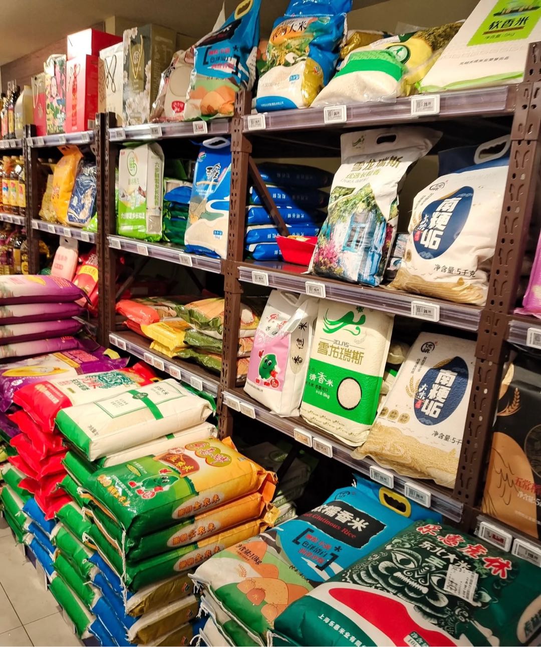 李先生找合伙人提供每天签到即可“免费”商城领取各种产品，例大米，食用油等各种生活用品