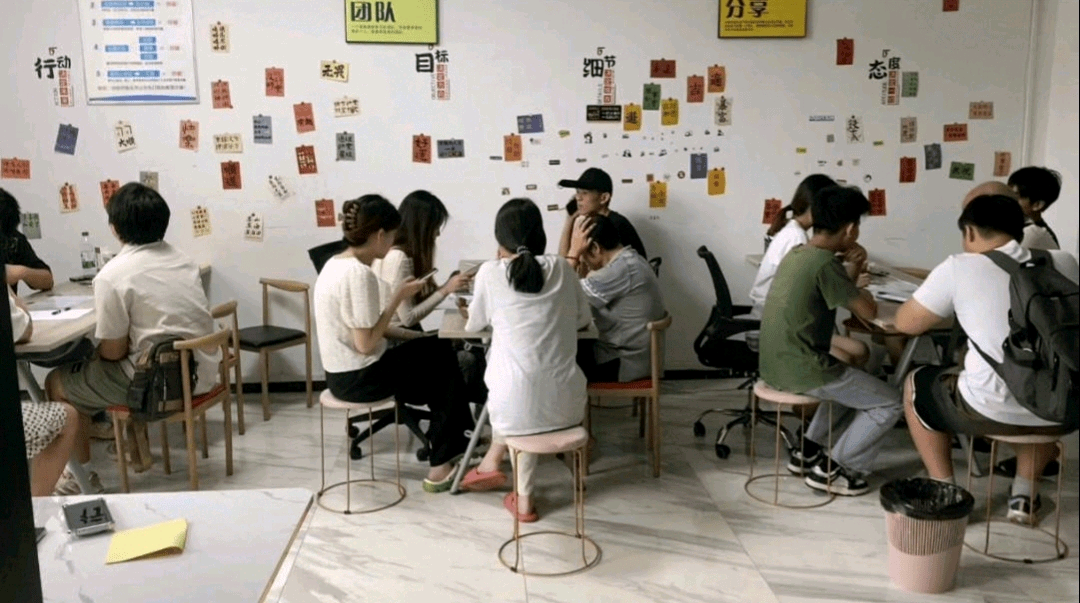 张攀峰APP拉新,有手机就能做,网推,地推都行*