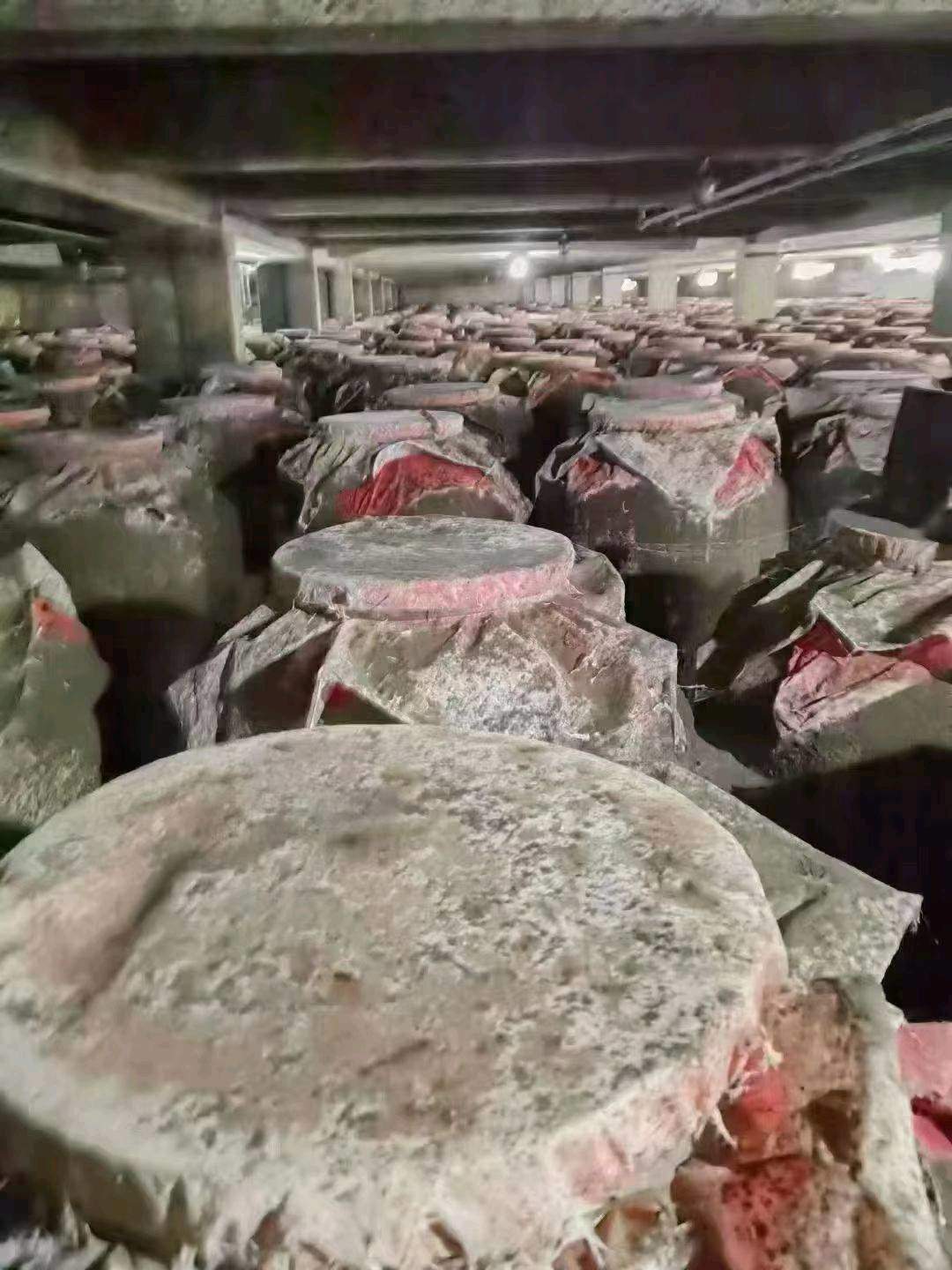 罗云兰品牌货源茅台镇酱酒，布依洞藏