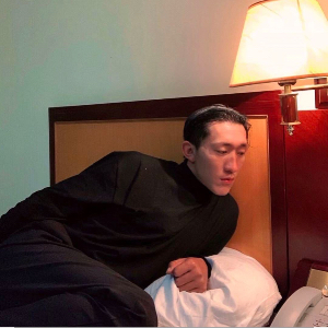 何先生