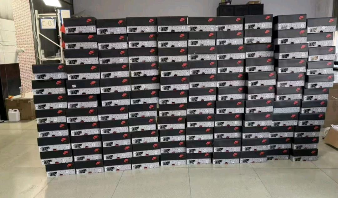 龚豪品牌货源得物搬砖一手货源 全网小众热销货源 服饰鞋帽美妆 起批量低 小白友好