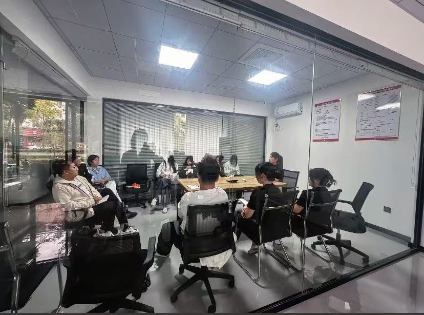 潘先生推广团队有上千人团队 需要注册app下载实名的来 大量资源社人群 