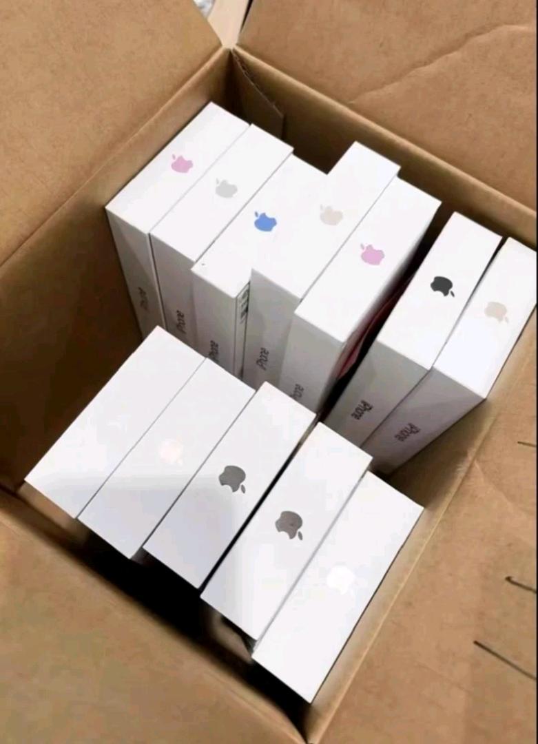 吴伟雄其他供需人人租 高佣合作 主营数码设备租赁，涵盖手机、平板、摄影器材、办公电脑