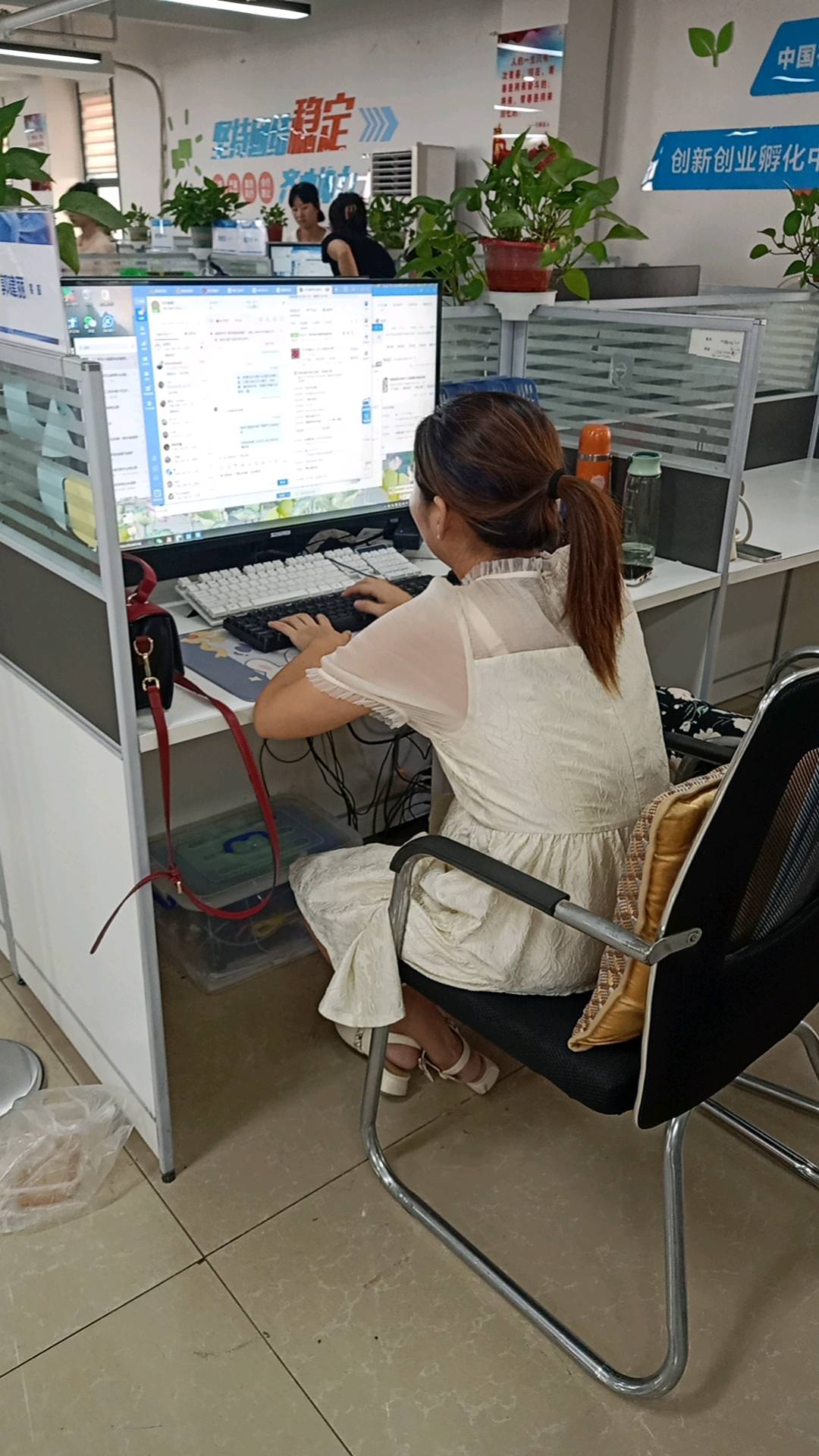 朱女士小城市创业项目 外包客服，包教学，包分配店铺