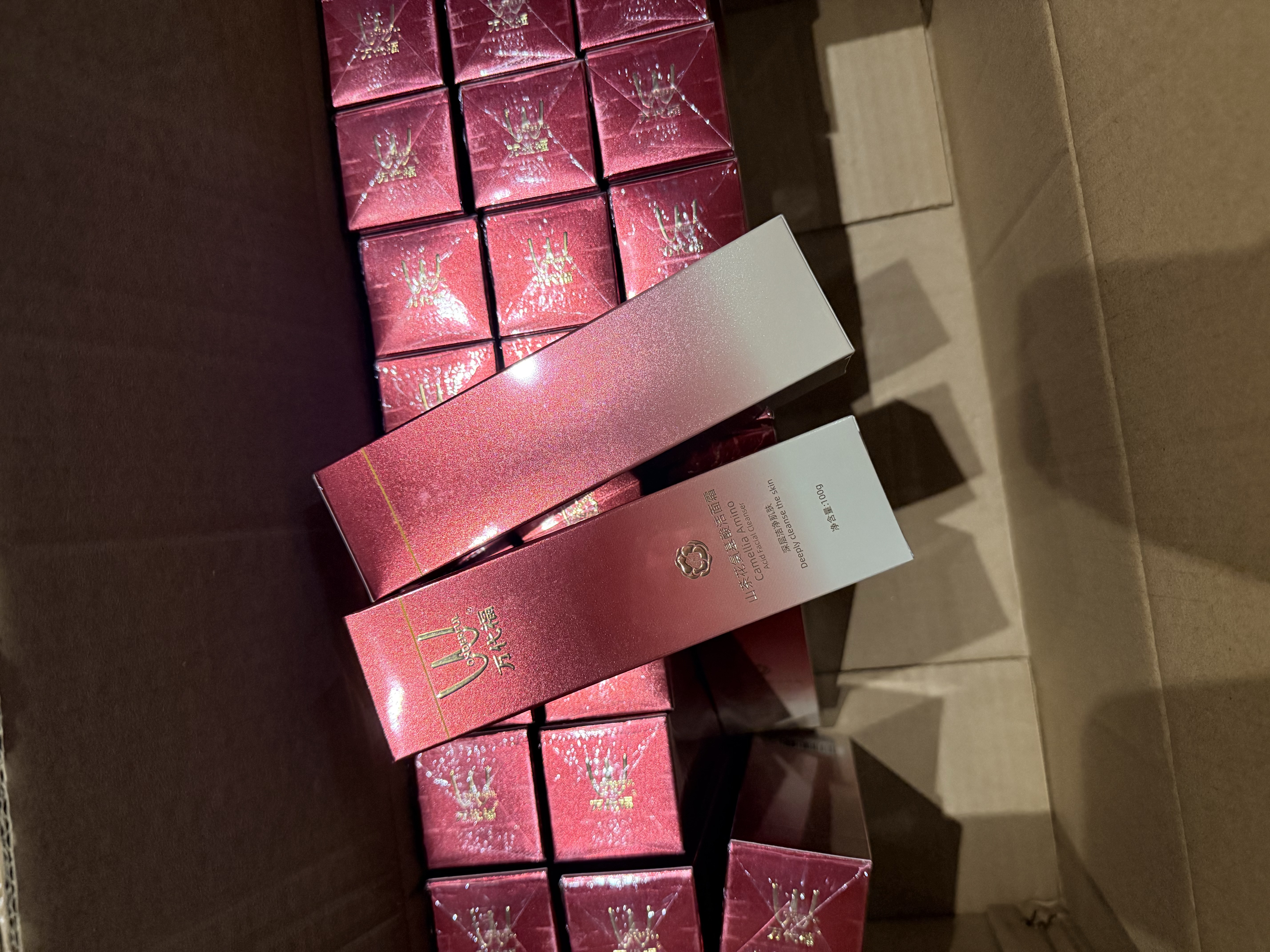 闫志佳还剩4300支 山茶花氨基酸洁面霜，洗面奶