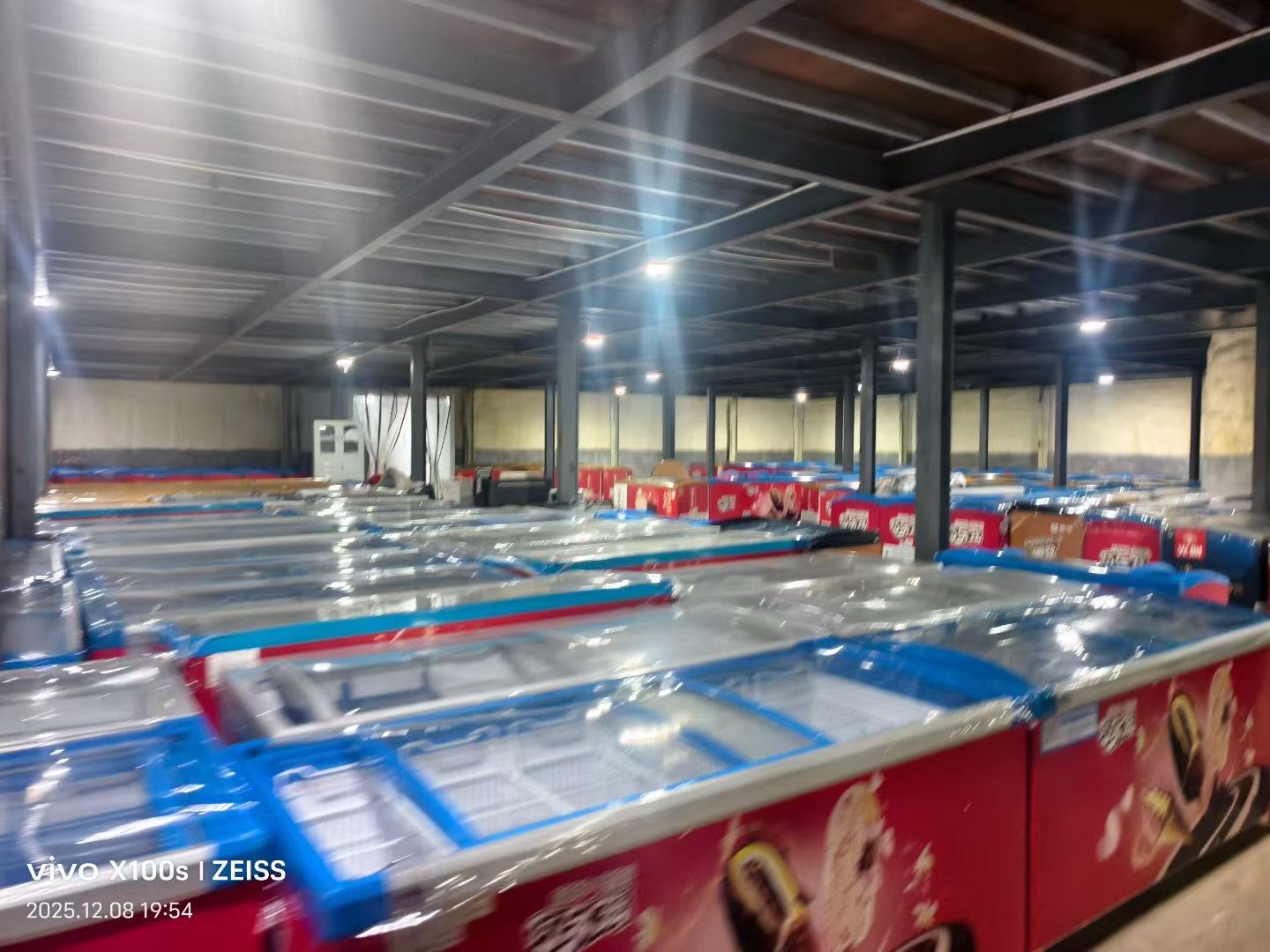 刘晓晨伊利蒙牛冰柜投放