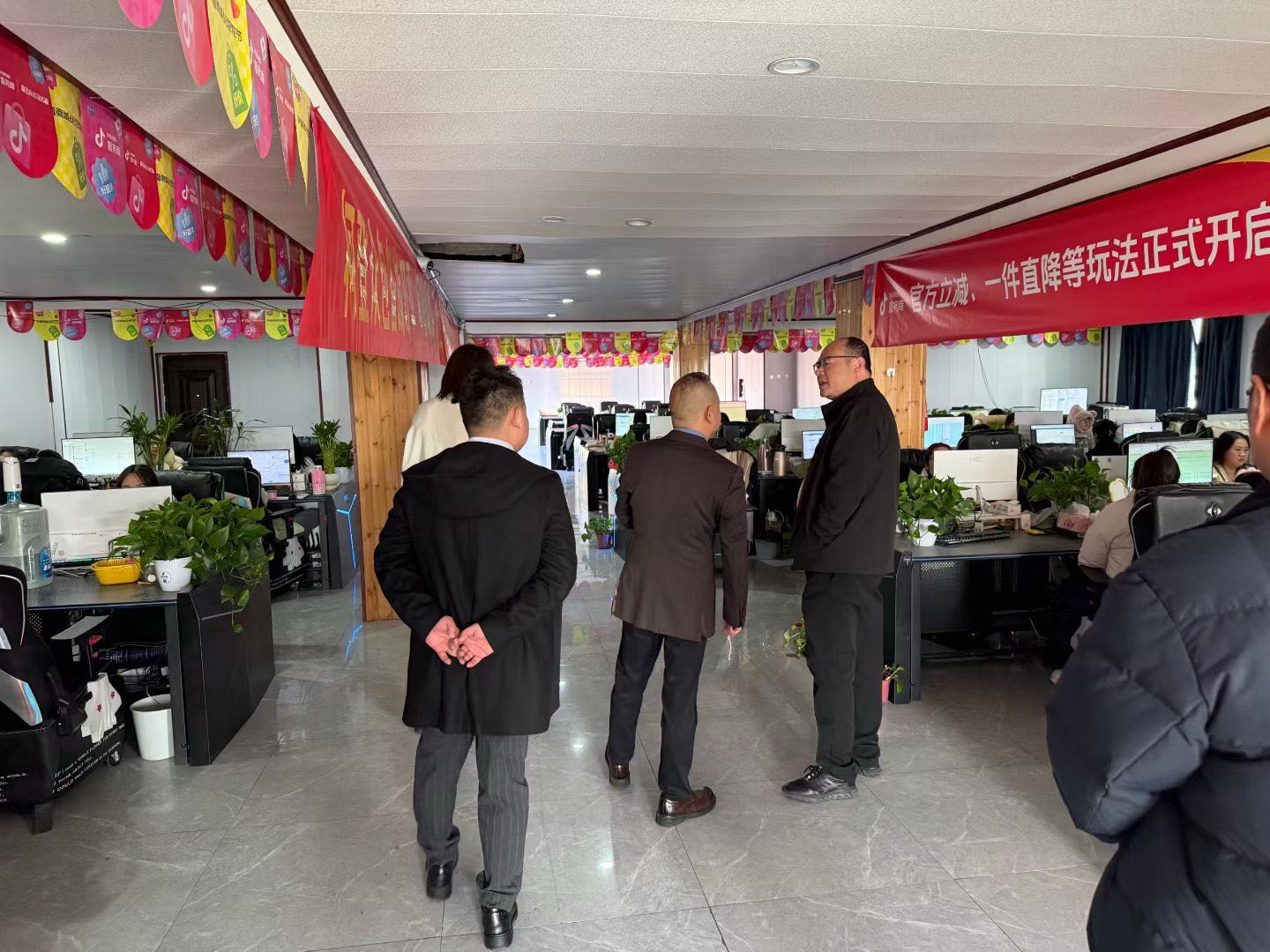 李女士其他供需快递客服和电商客服外包招合作商