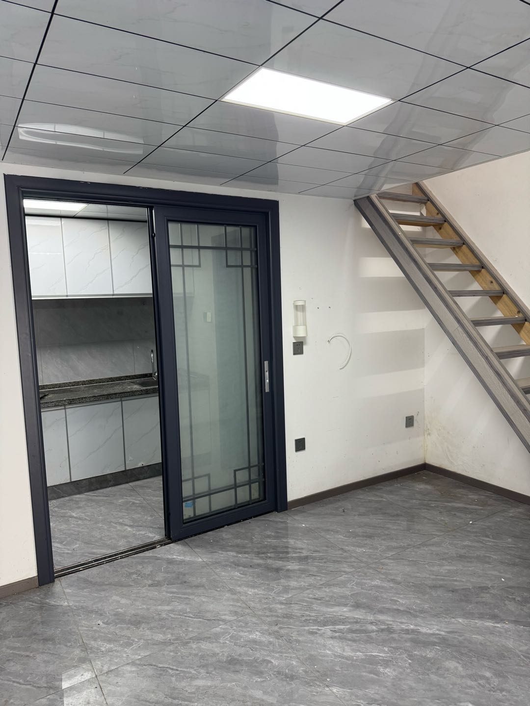 苏逸文找合伙人寻找合作伙伴一起开店，自己有个50平方带装修好门面