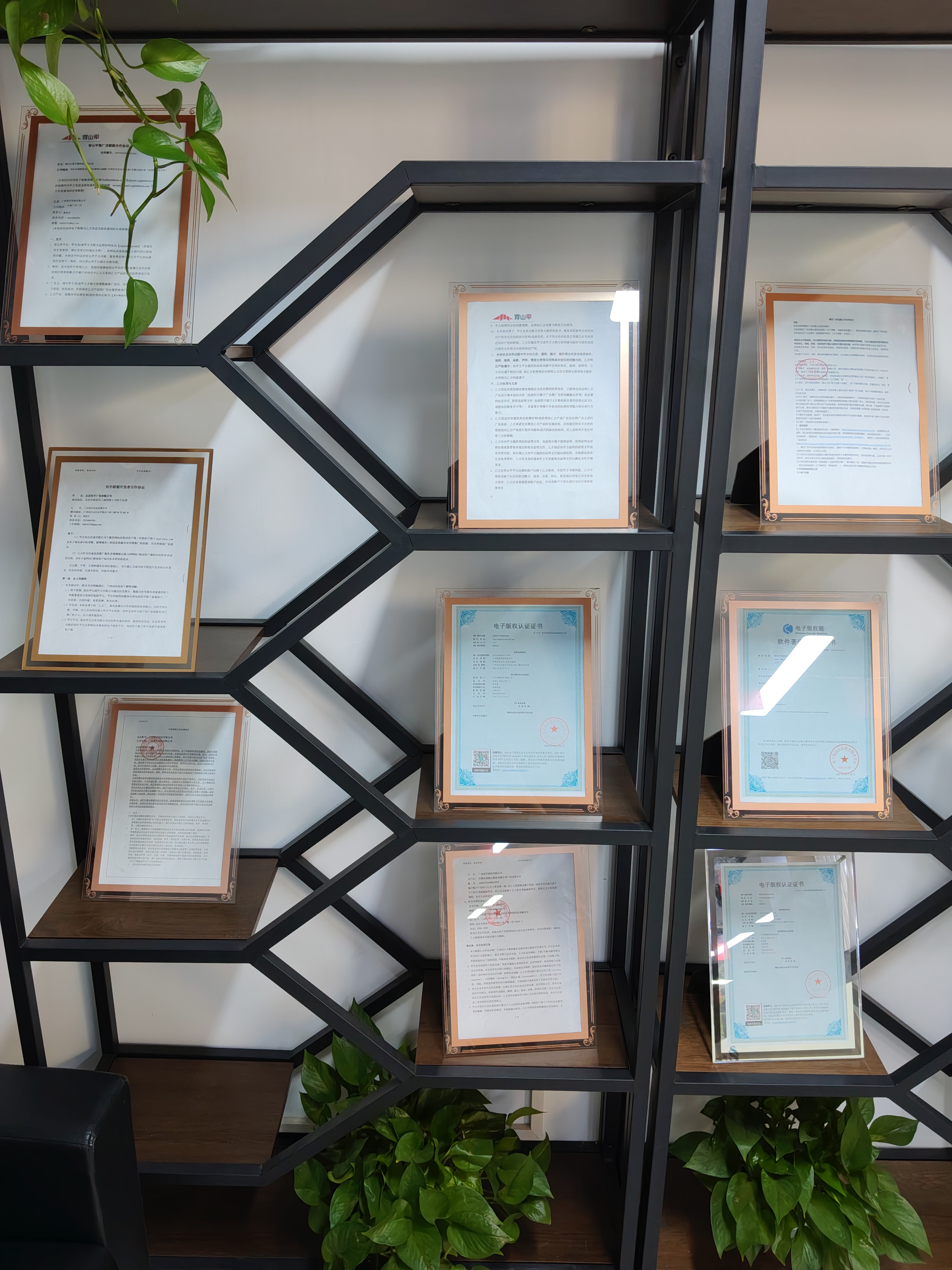 白先生手机看短剧广告变现，单机收益100➕，收益稳定秒到账，官方独立后台保障