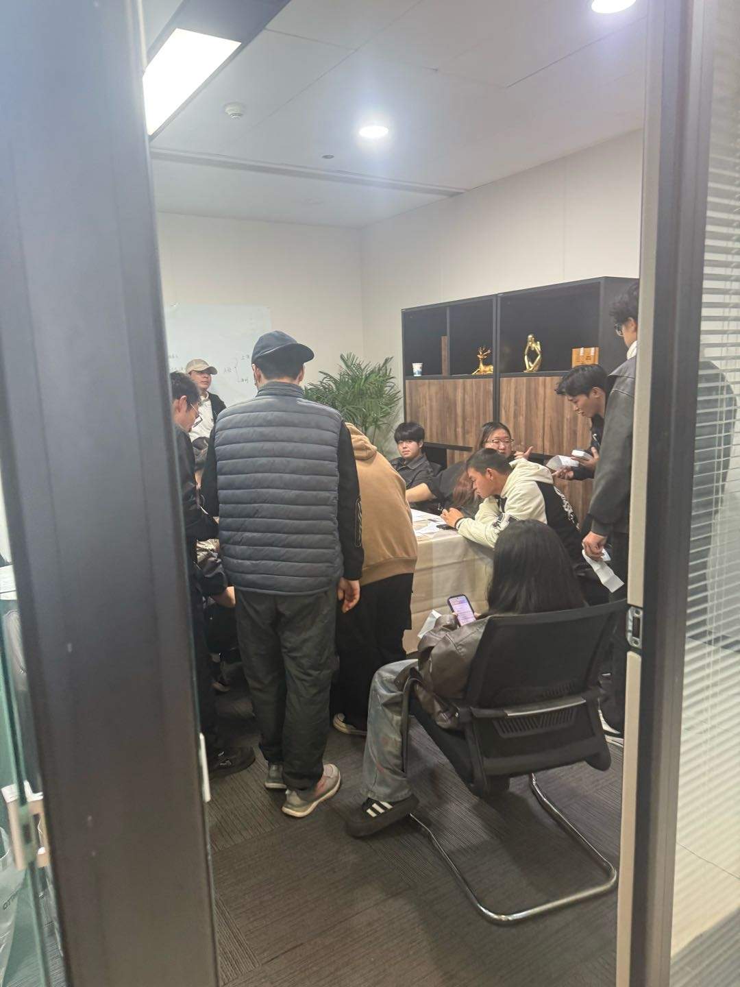 崔腾宇找合伙人APP拉新官方绿色单,上千任务,佣金当日现结,简单易上手