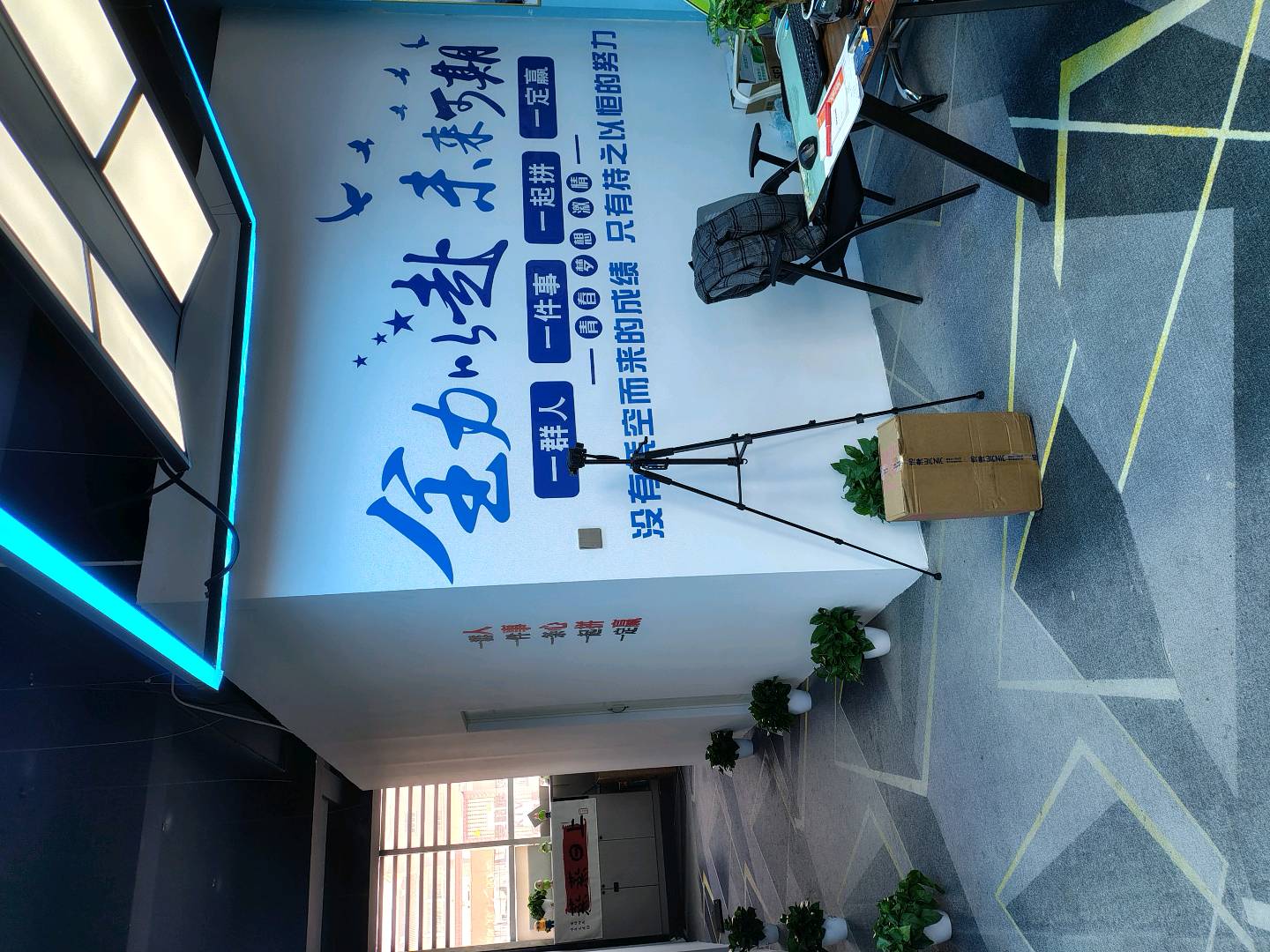 乔大松其他供需拉新工作室单人产值*左右，佣金当天结算