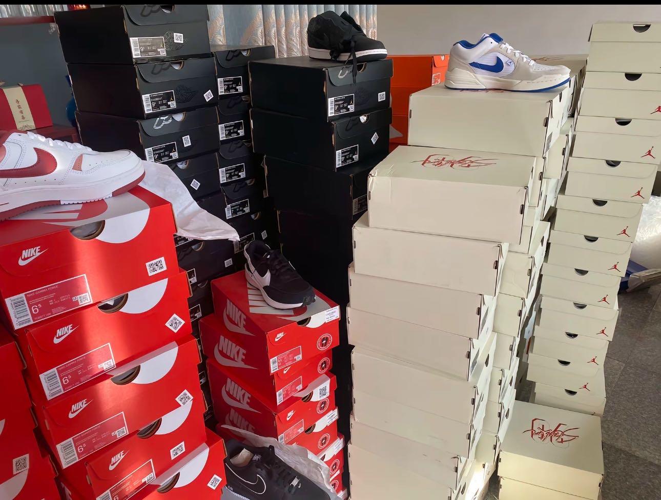 陆先生找合伙人得物球鞋，衣服奢侈品等搬砖，简单易上手*