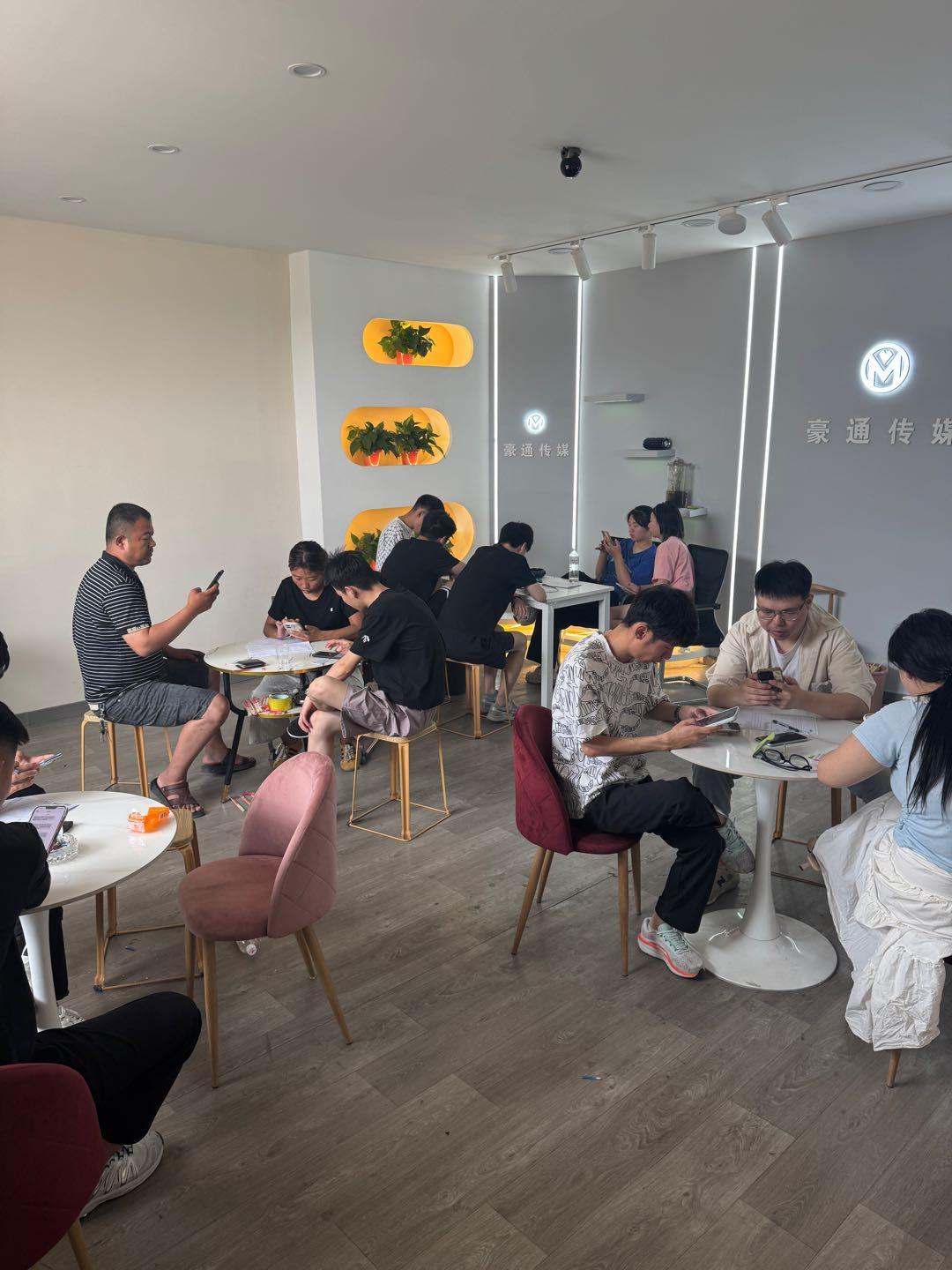 梁哲app拉新工作室一线工作室只收徒不加盟 全程陪跑佣金垫付