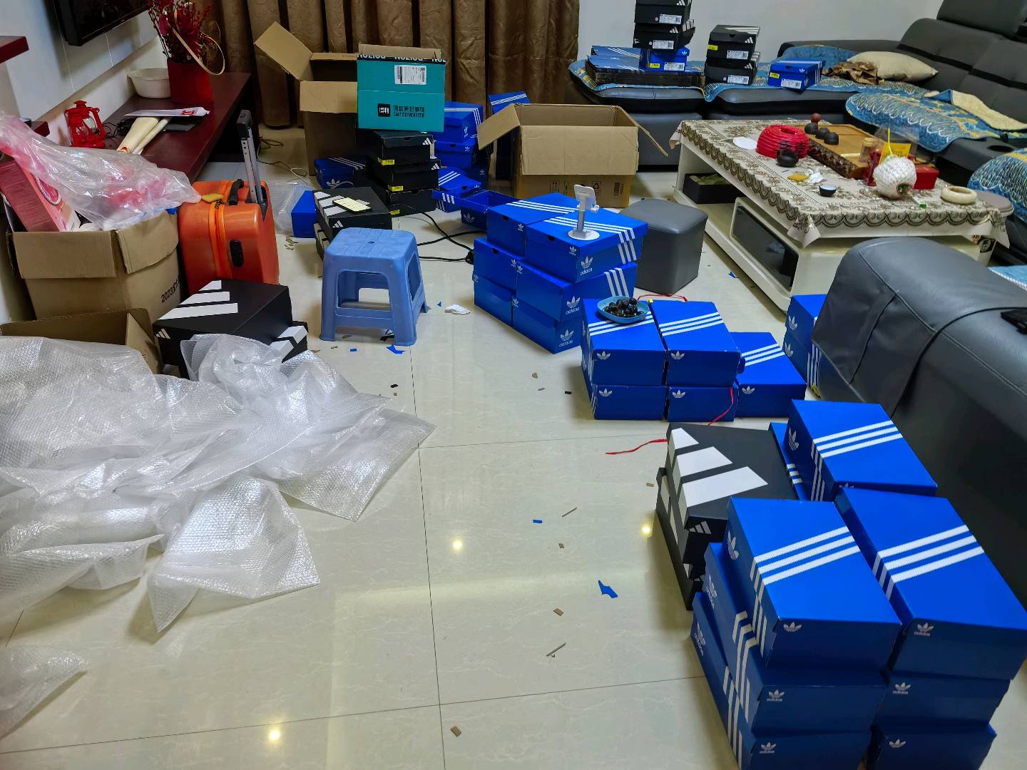 林女士品牌货源得物搬砖货源,一件代发,批发拿货