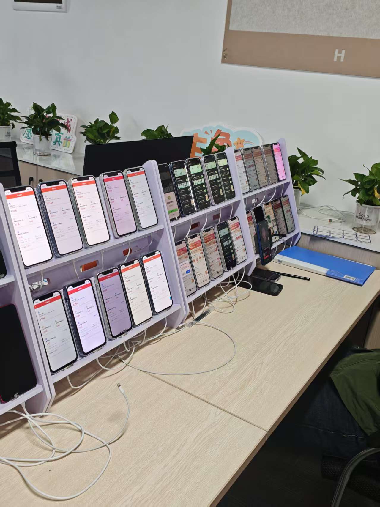 王先生找合伙人广告联盟红利期！收益80-400，不限手机数量，后台独立提现秒到账！